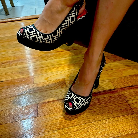 Banana Republic Peep Toe Wedges size 6 - Picture 4 of 6